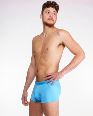 Boxer court Calvin Klein taille basse bleu pâle