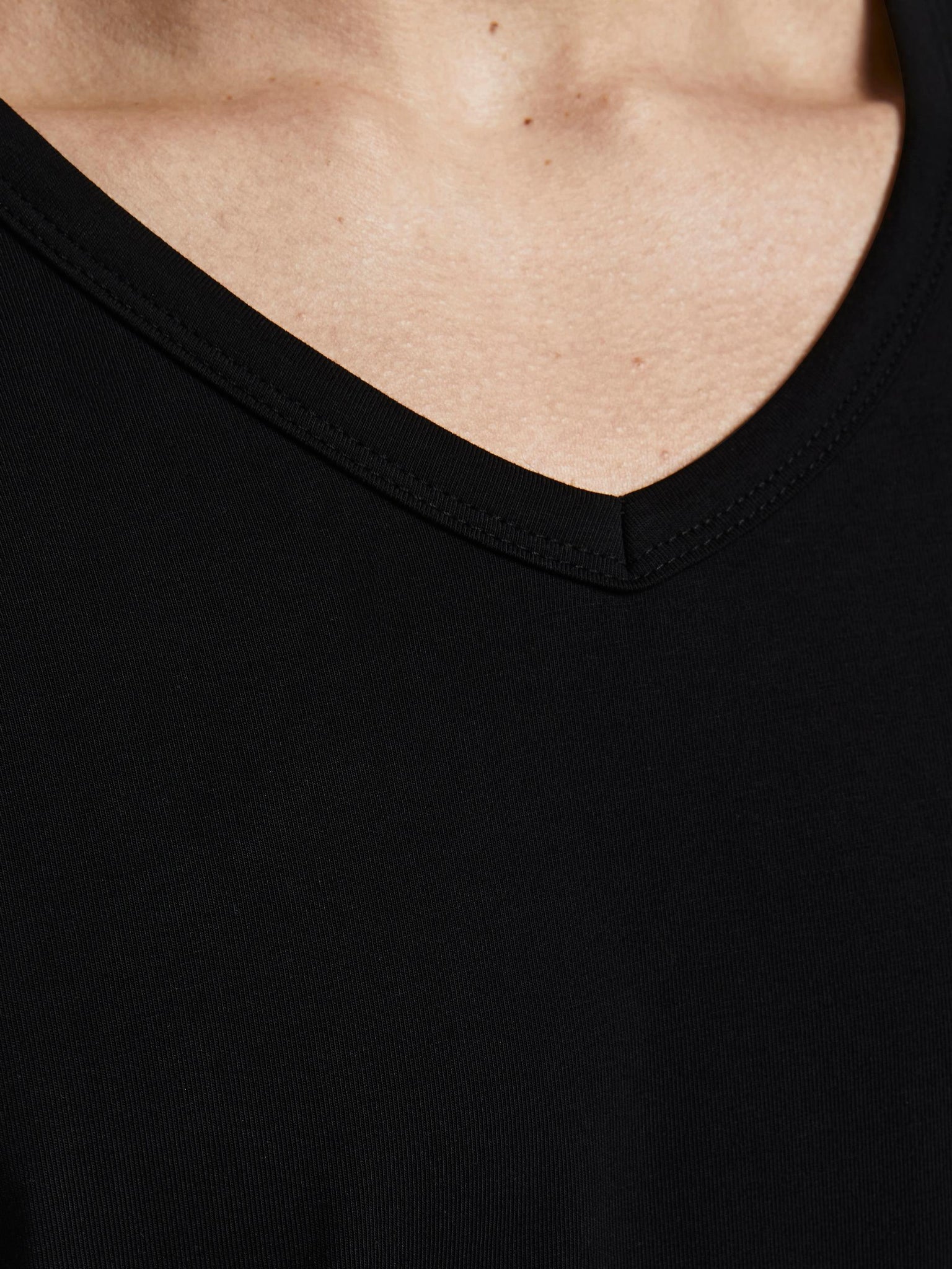 Jack & Jones - Cotton V-neck T-shirt : Black